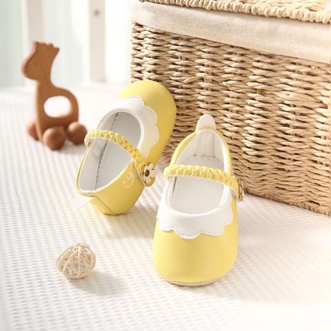 Giày tập đi trẻ em viền bông hoa, đế trống trượt