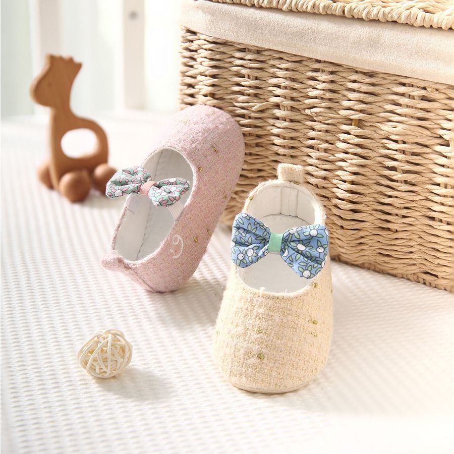 Giày tập đi bé gái chất liệu satin, quai có nơ, đế trống trượt