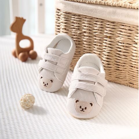 Giày tập đi trẻ em thêu hình gấu dễ thương, đế trống trượt