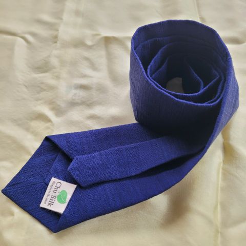  Cà vạt đũi tơ tằm màu xanh navy 