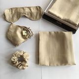  Set tơ tằm 4 món gồm: Vỏ gối+ bịt mắt+ khẩu trang+ dây buộc tóc 