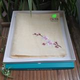 Khăn mùi xoa tơ tằm thêu tay_màu vàng nguyên bản 