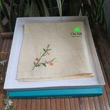  Khăn mùi xoa tơ tằm thêu tay_màu vàng nguyên bản 
