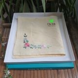  Khăn mùi xoa tơ tằm thêu tay_màu vàng nguyên bản 