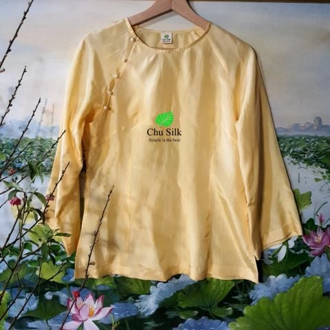  Áo dài lụa form ngắn màu vàng 