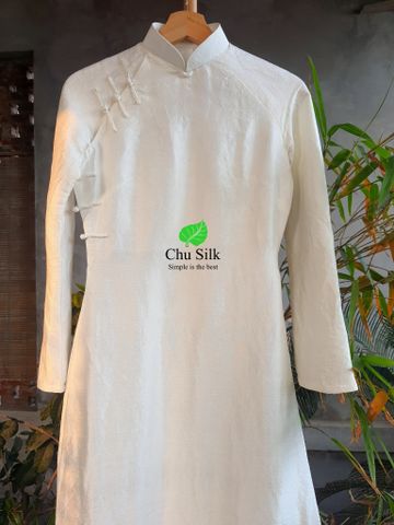 Áo dài tơ nguyên bản màu trắng dáng suông cổ cao 1cm truyền thống, khuy tết dây 