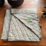  Chăn tơ tằm chần ruột tơ nguyên tấm to màu be hình quả trám đôi 2.2*2.4m nặng 1.5kg 