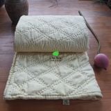  Chăn tơ tằm chần ruột tơ nguyên tấm to màu vàng mơ hình quả trám đôi 1.8*2m nặng 1kg 