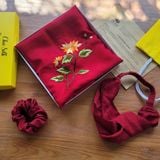  Khăn lụa vuông tơ tằm thêu tay 
