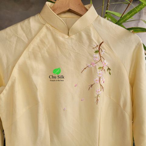  Áo dài tơ vàng nguyên bản thêu tay 