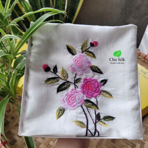  Khăn choàng tơ nguyên bản thêu tay 