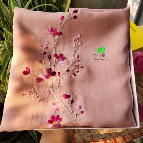  Khăn lụa tơ tằm thêu tay_màu hồng sen 