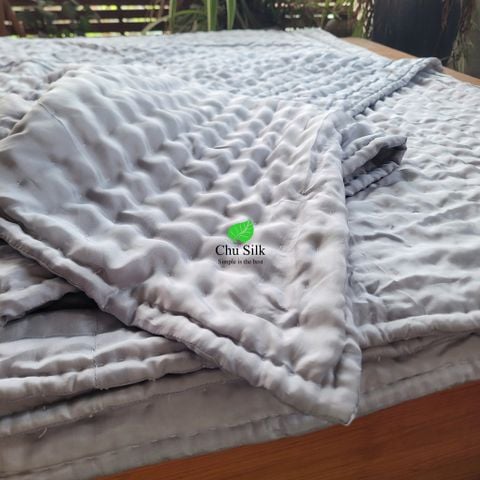  Chăn tơ tằm do con tằm tự dệt chần khâu tay cho mùa hè thu ngoài miền bắc và quanh năm trong miền nam cỡ 2.4*2.6m nặng 1.5kg tơ 