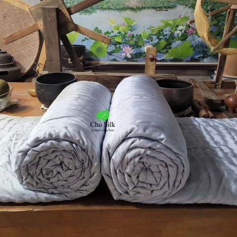  Chăn tơ tằm do con tằm tự dệt chần khâu tay cho mùa hè thu ngoài miền bắc và quanh năm trong miền nam cỡ 2.4*2.6m nặng 1.5kg tơ 