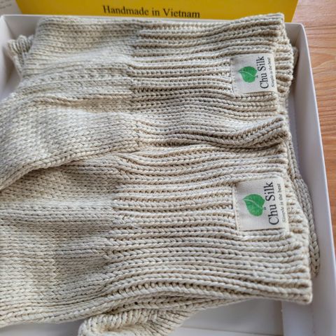  Tất tơ tằm đan thủ công_tất tơ gốc_tất sợi tơ tằm 100%_Tất thoáng chân_tất giữ ấm_tất không gây mùi hôi chân_Tất nâng niu bàn chân 