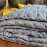  Chăn tơ tằm chần khâu tay với ruột tơ do con tằm tự dệt nặng 1kg cỡ 2*2.2m nặng 1kg tơ màu xám lam 