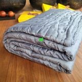 Chăn tơ tằm chần khâu tay với ruột tơ do con tằm tự dệt nặng 1kg cỡ 2*2.2m nặng 1kg tơ màu xám lam 