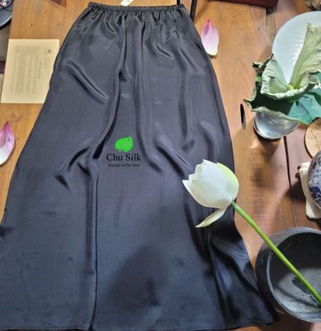  Set áo yếm và chân váy lụa tơ tằm thiết kế đương đại 