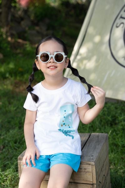  Áo T-shirt cotton bé gái LIZARD in hình họa tiết hươu cao cổ 4SS23TS007 H10 