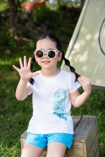  Áo T-shirt cotton bé gái LIZARD in hình họa tiết hươu cao cổ 4SS23TS007 H10 