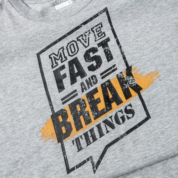  Áo thun T-shirt Nam-BT LIZARD in hình họa tiết chữ Move Fast & Break Things 5SS23TS006 