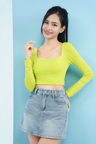  Áo thun cổ vuông LIZARD dài tay crop top nữ 2SS23T022 