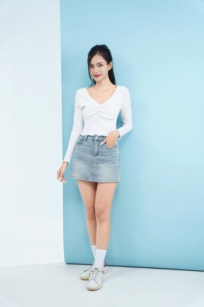  Áo thun nữ LIZARD dài tay cổ tim crop top nữ 2SS23T021 