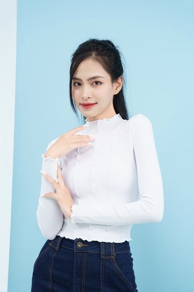  Áo thun nữ LIZARD crop top dài tay bèo xoắn nữ 2SS23T023 