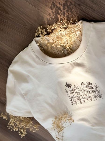 FLOWER BEIGE TEE