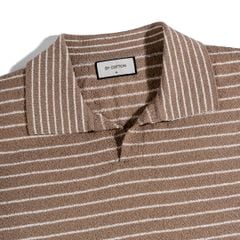 Áo Thun Polo Dệt Kim Textured Sọc Nhuyễn Kem Nâu