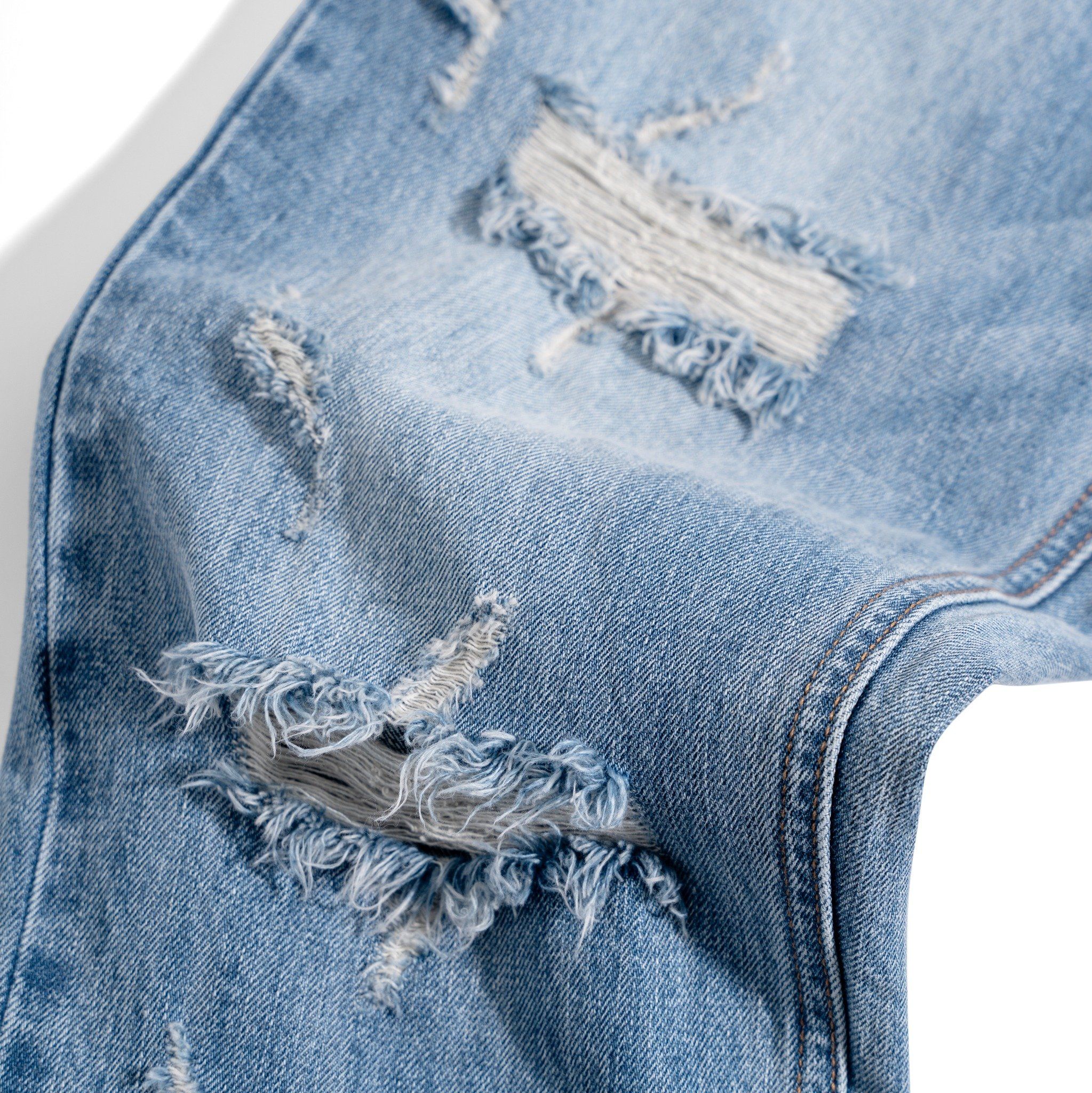 Jeans Regular Xanh Đậm Rách 2025