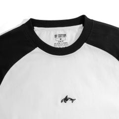 Áo Thun Cổ Tròn Raglan Slimfit Thêu Cá Heo - Màu Trắng