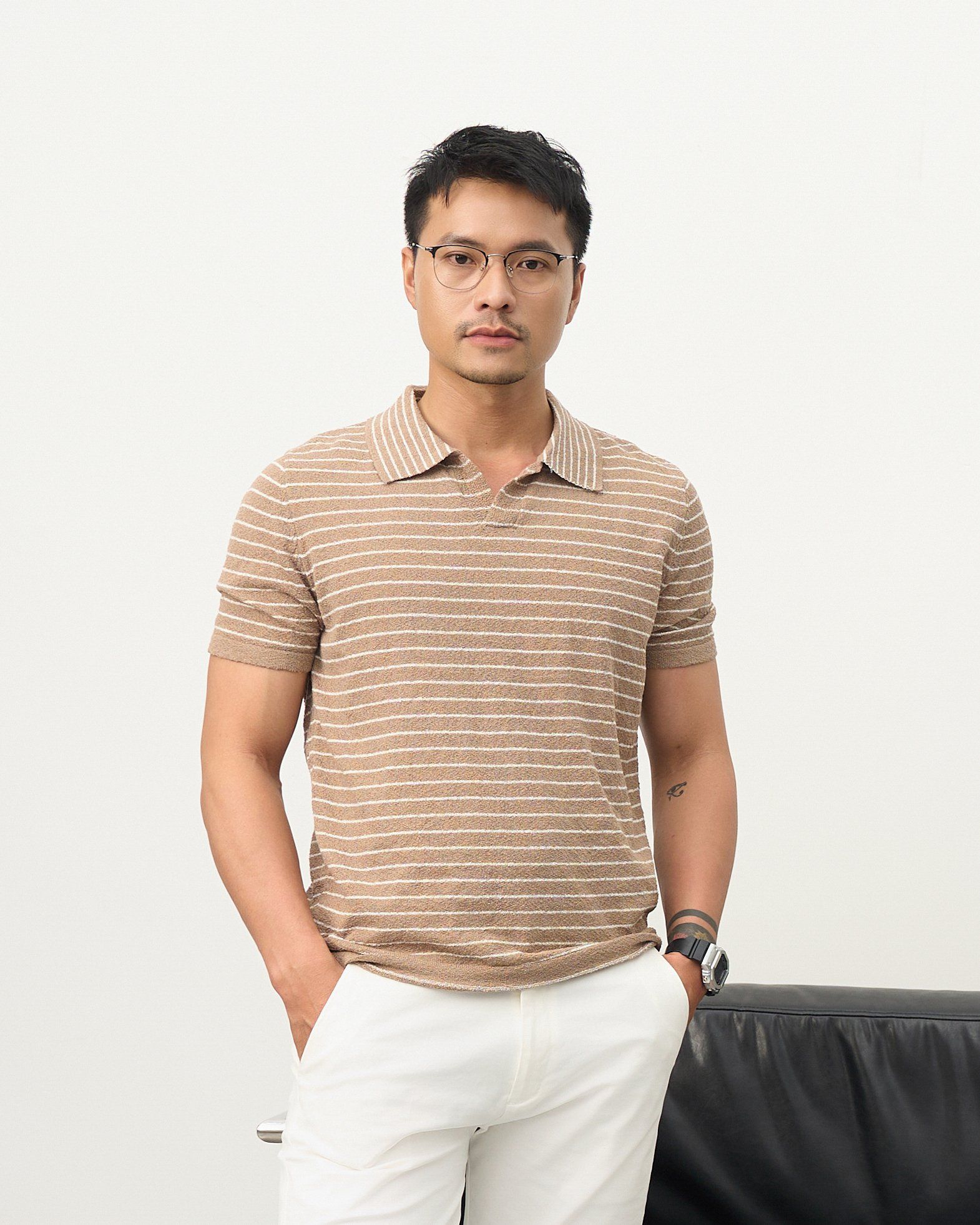 Áo Thun Polo Dệt Kim Textured Sọc Nhuyễn Kem Nâu
