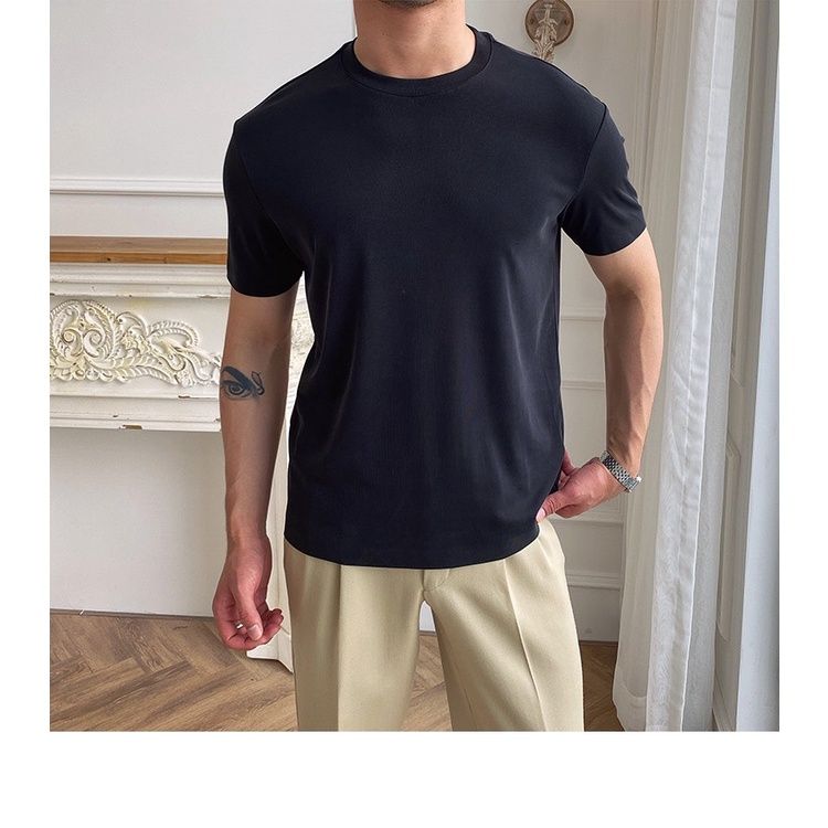 Năm 2024, áo thun nam đen slimfit giá tốt vẫn là lựa chọn hàng đầu của các chàng trai thời trang. Với chất liệu cotton cao cấp và form slimfit giúp nâng niu các đường cong cơ thể, chiếc áo thun đen trơn sẽ giúp bạn tự tin và khỏe khoắn hơn trong bất kỳ hoàn cảnh nào.