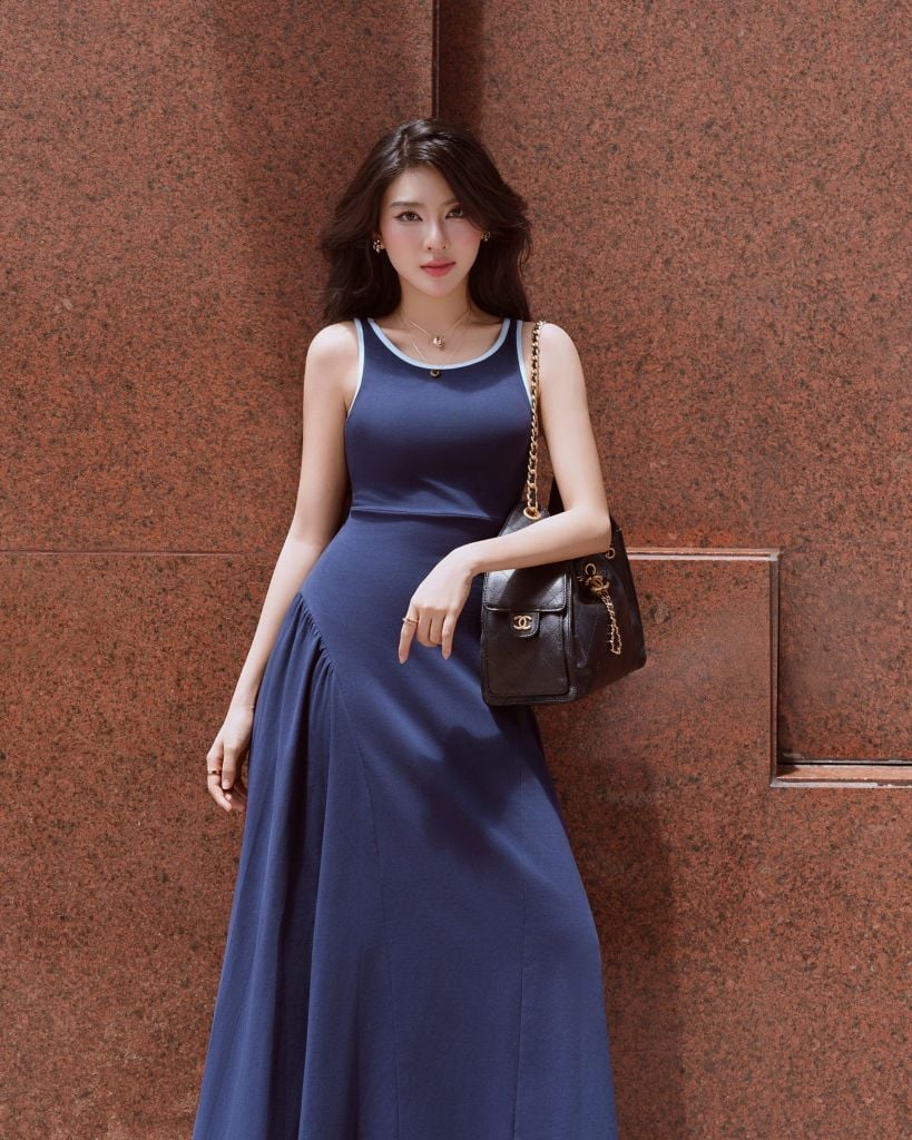  ĐẦM MIDI CỔ TRÒN CUT OUT LƯNG K CLOSET D1033 