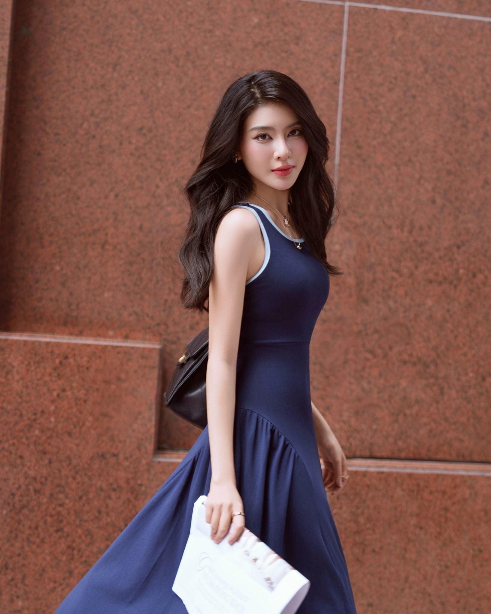  ĐẦM MIDI CỔ TRÒN CUT OUT LƯNG K CLOSET D1033 