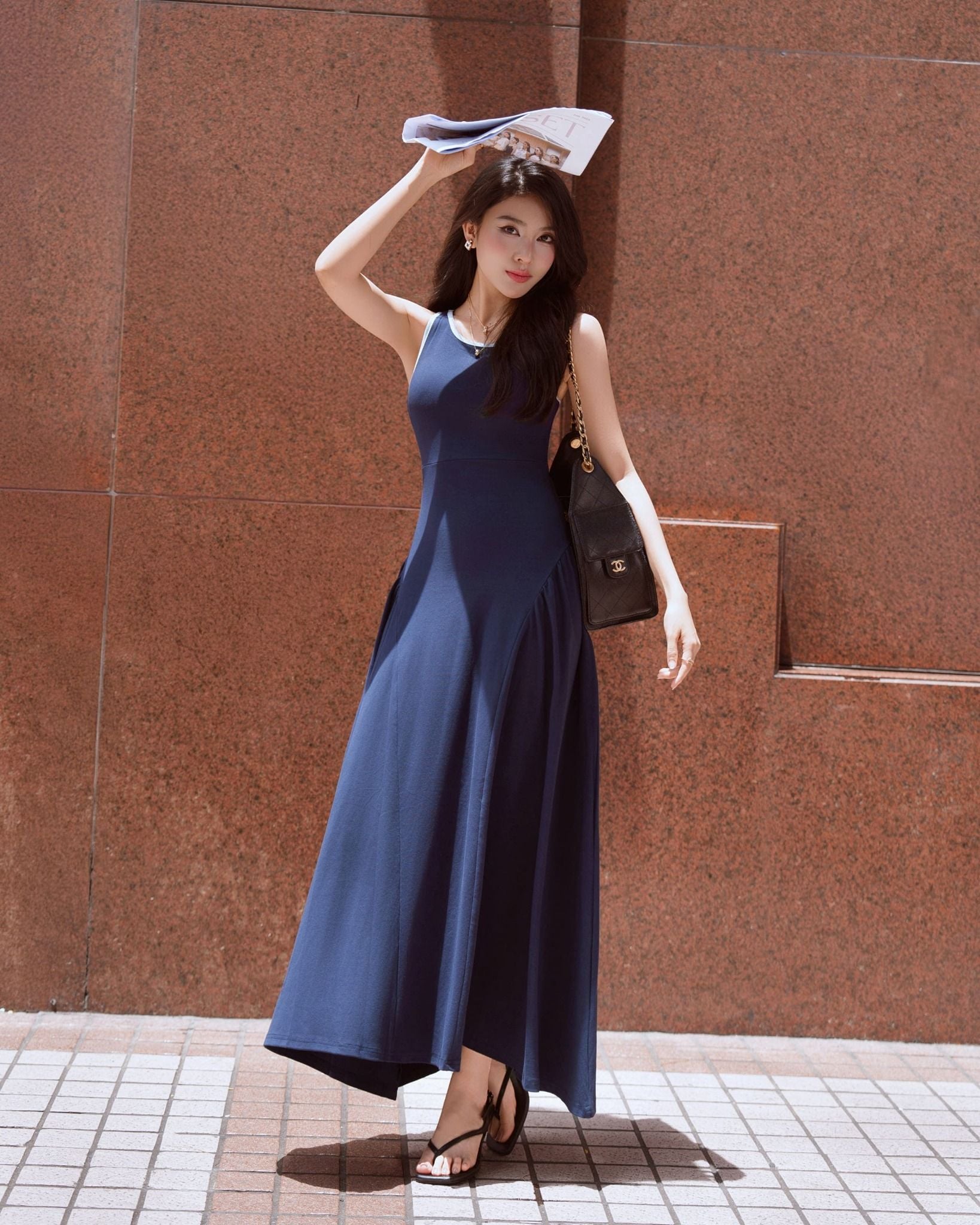  ĐẦM MIDI CỔ TRÒN CUT OUT LƯNG K CLOSET D1033 