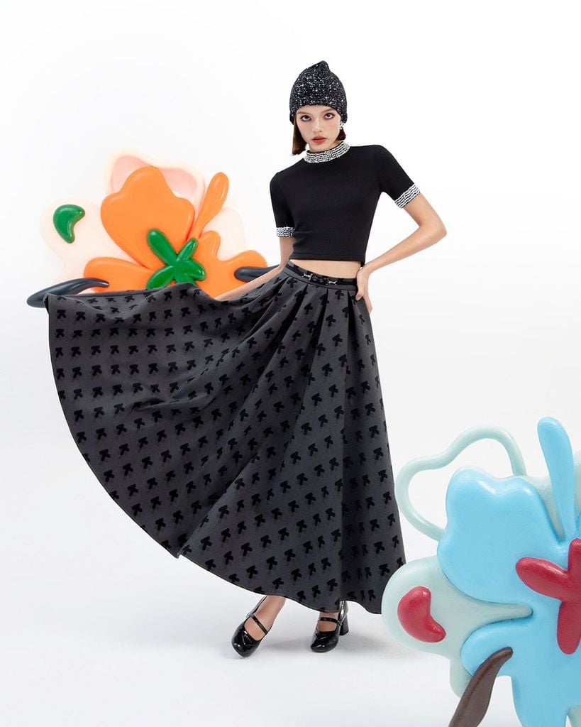  CHÂN VÁY MIDI DÁNG XÒE HỌA TIẾT CHỮ K V1028 