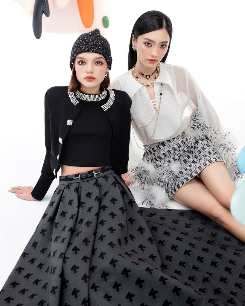  CHÂN VÁY MIDI DÁNG XÒE HỌA TIẾT CHỮ K V1028 