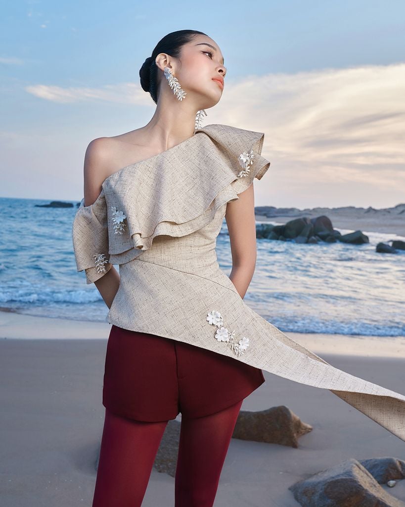  ORCHID RUFFLE TOP - ÁO LỆCH VAI TÀ DÀI K CLOSET A3007 