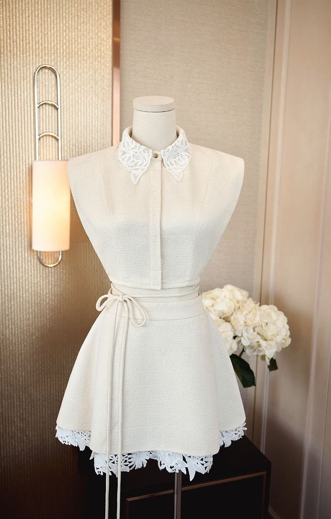  SET ÁO CỔ LÁ REN CUT OUT LƯNG - CHÂN VÁY DÁNG A LAI REN K CLOSET S1016S1017 