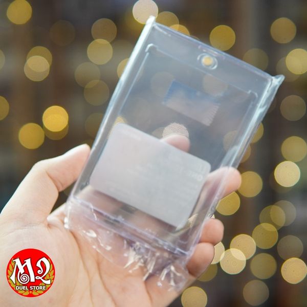 Hộp bảo vệ và Đế trưng bày Magnetic Card Case One Touch 35pt BLACK BORDER - Chính hãng Ultra Pro