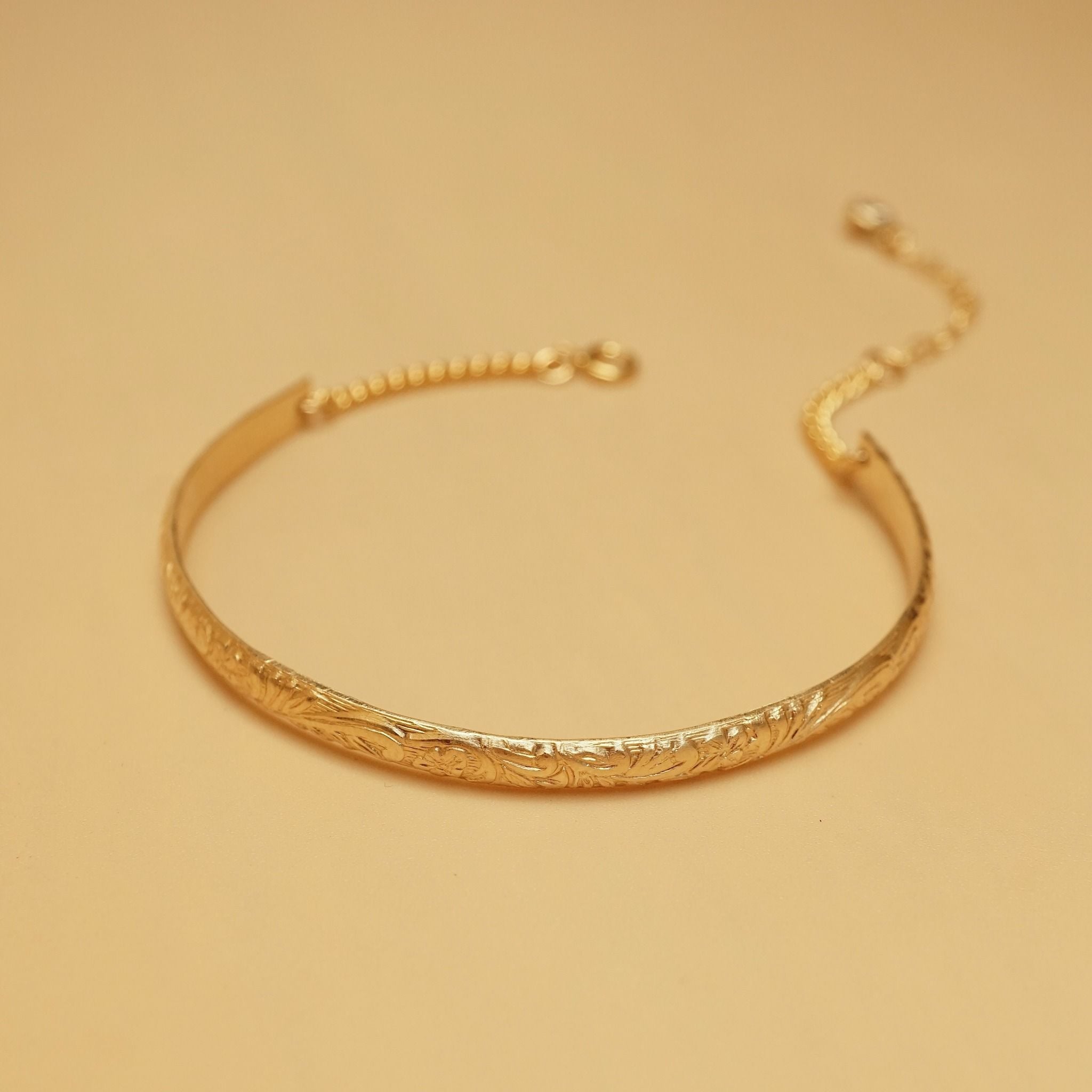  STONE - PATTERN BANGLE CURB CHAIN BRACELET 