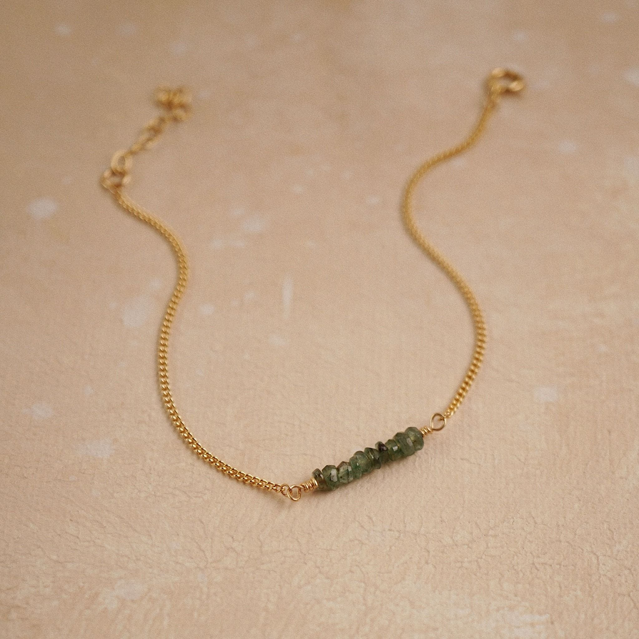  EMERALD STONE BAR SILKY BRACELET 