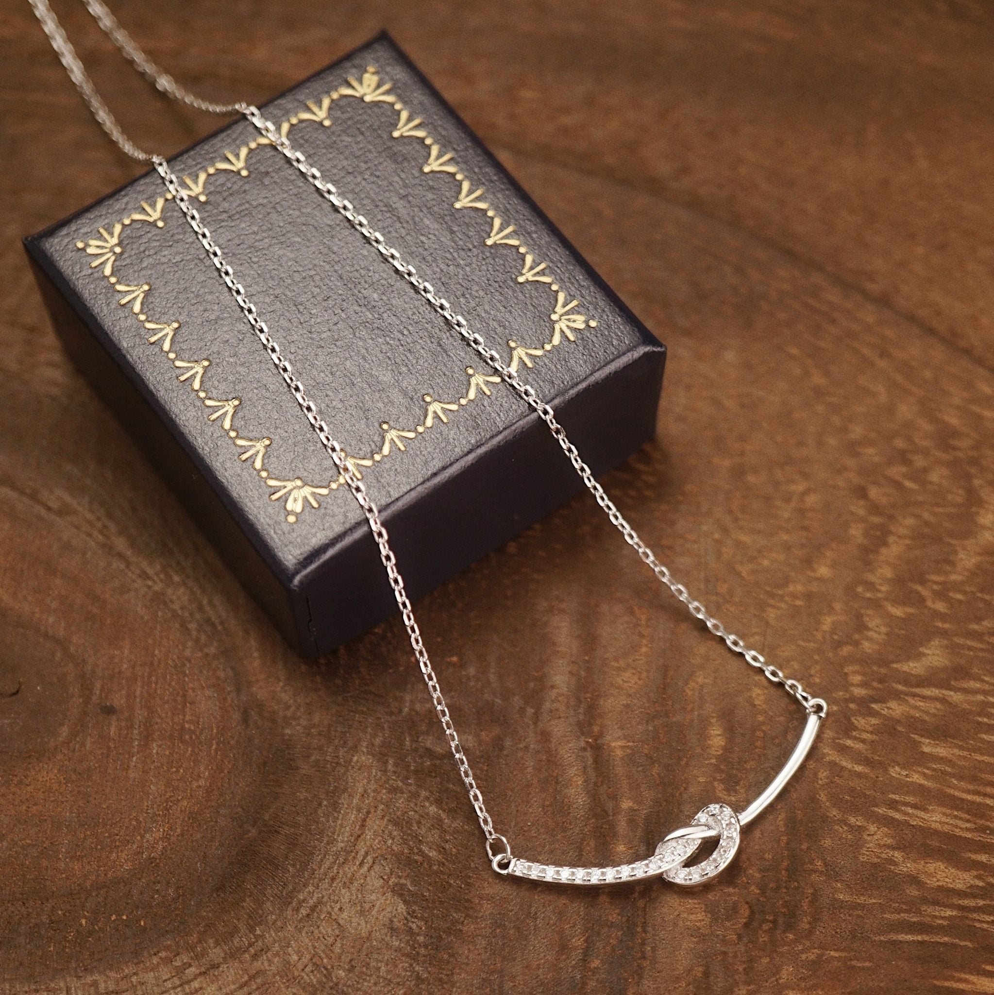  SMILEY KNOT NECKLACE (S) 