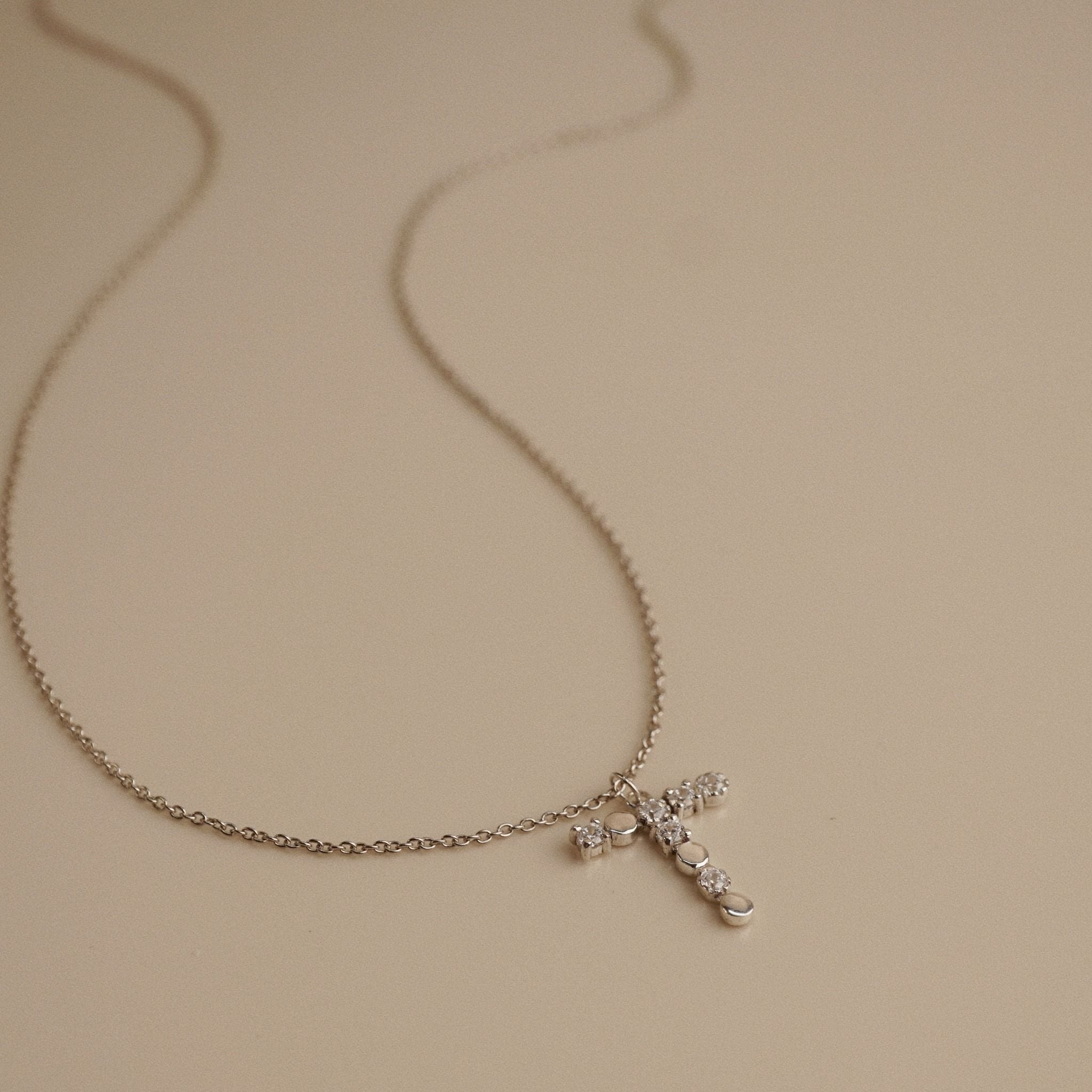  COLOR LETTER NECKLACE (S) 
