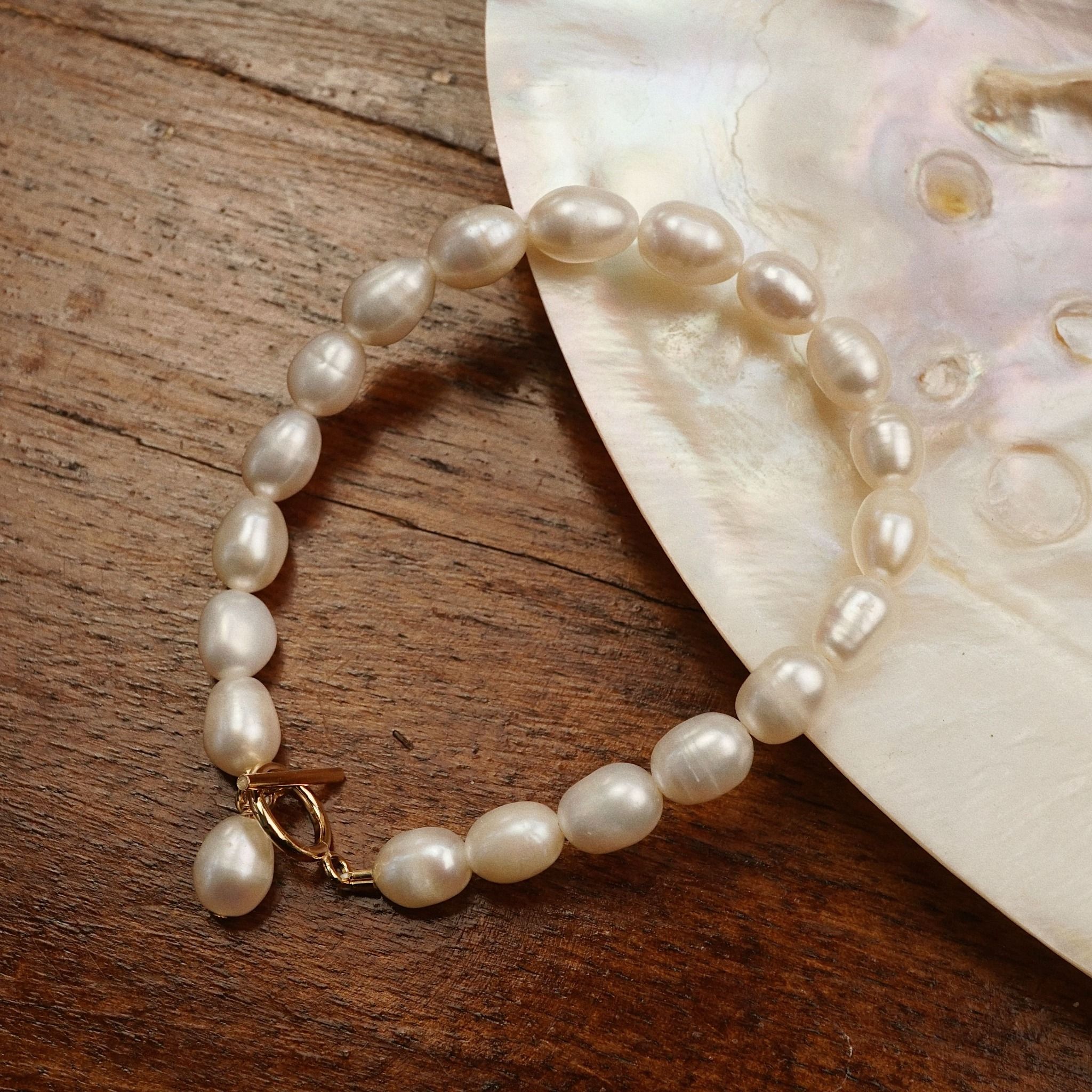  PEARL - TOGGLE CLASP BOLD RICE SHAPE PEARL BRACELET 