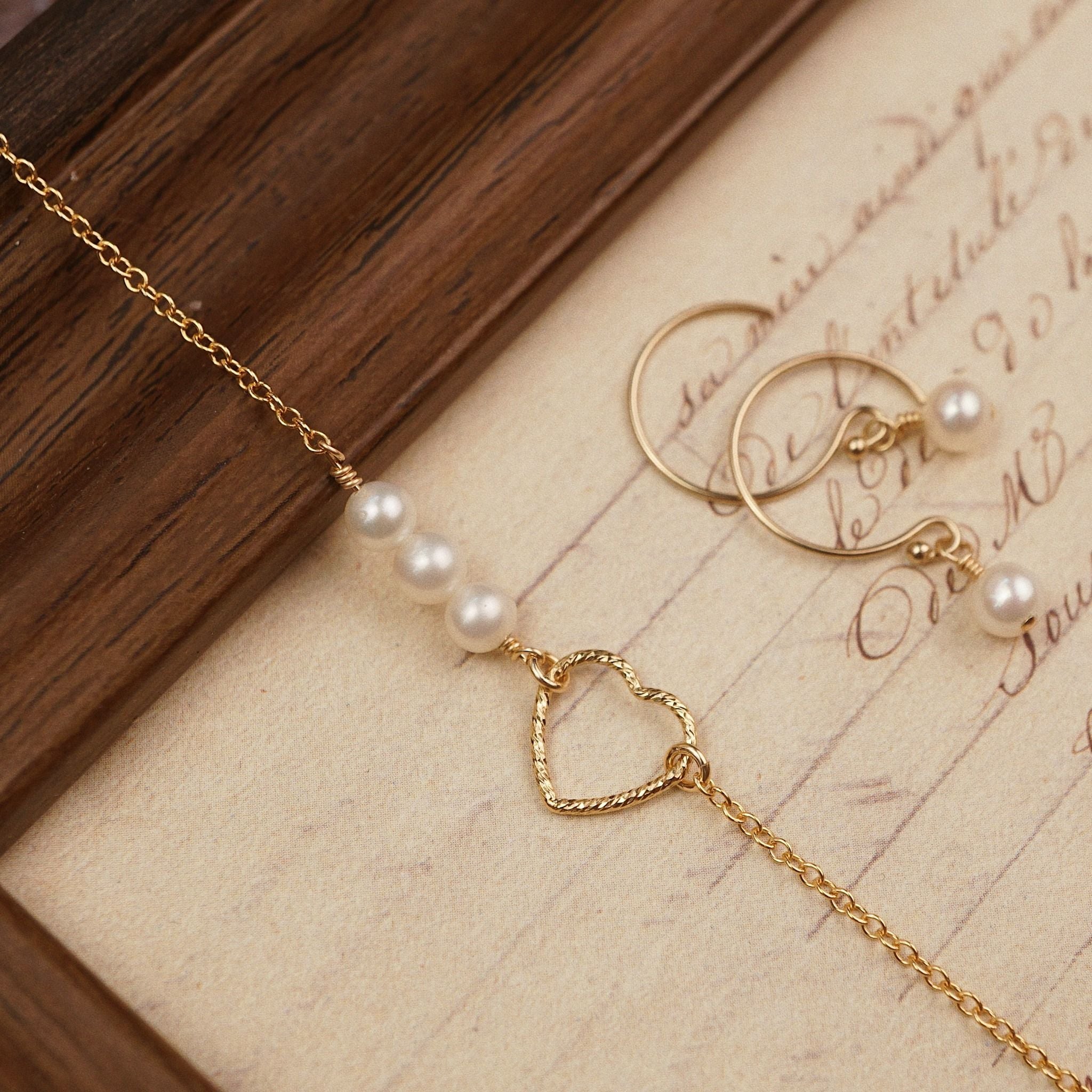  ROUND PEARL OPEN HOOP EARRINGS 