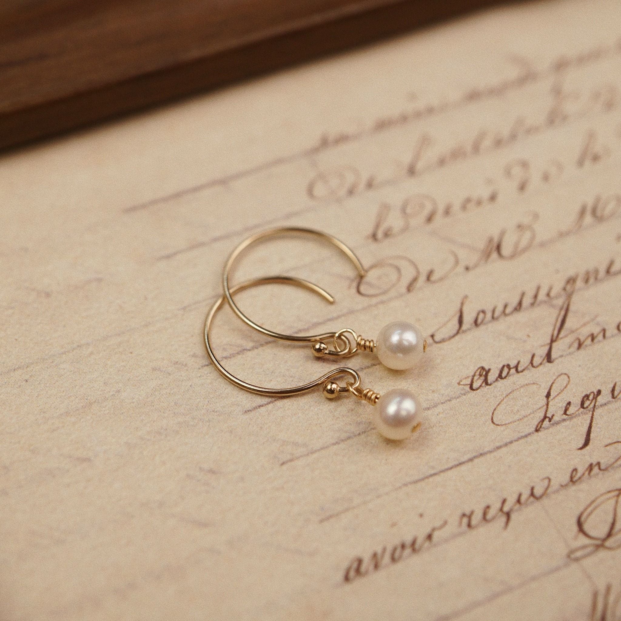  ROUND PEARL OPEN HOOP EARRINGS 