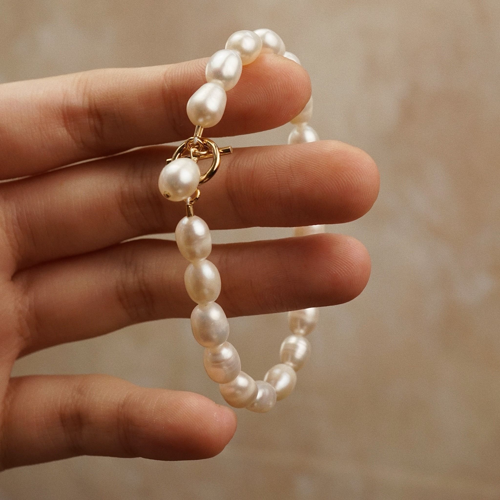  PEARL - TOGGLE CLASP BOLD RICE SHAPE PEARL BRACELET 